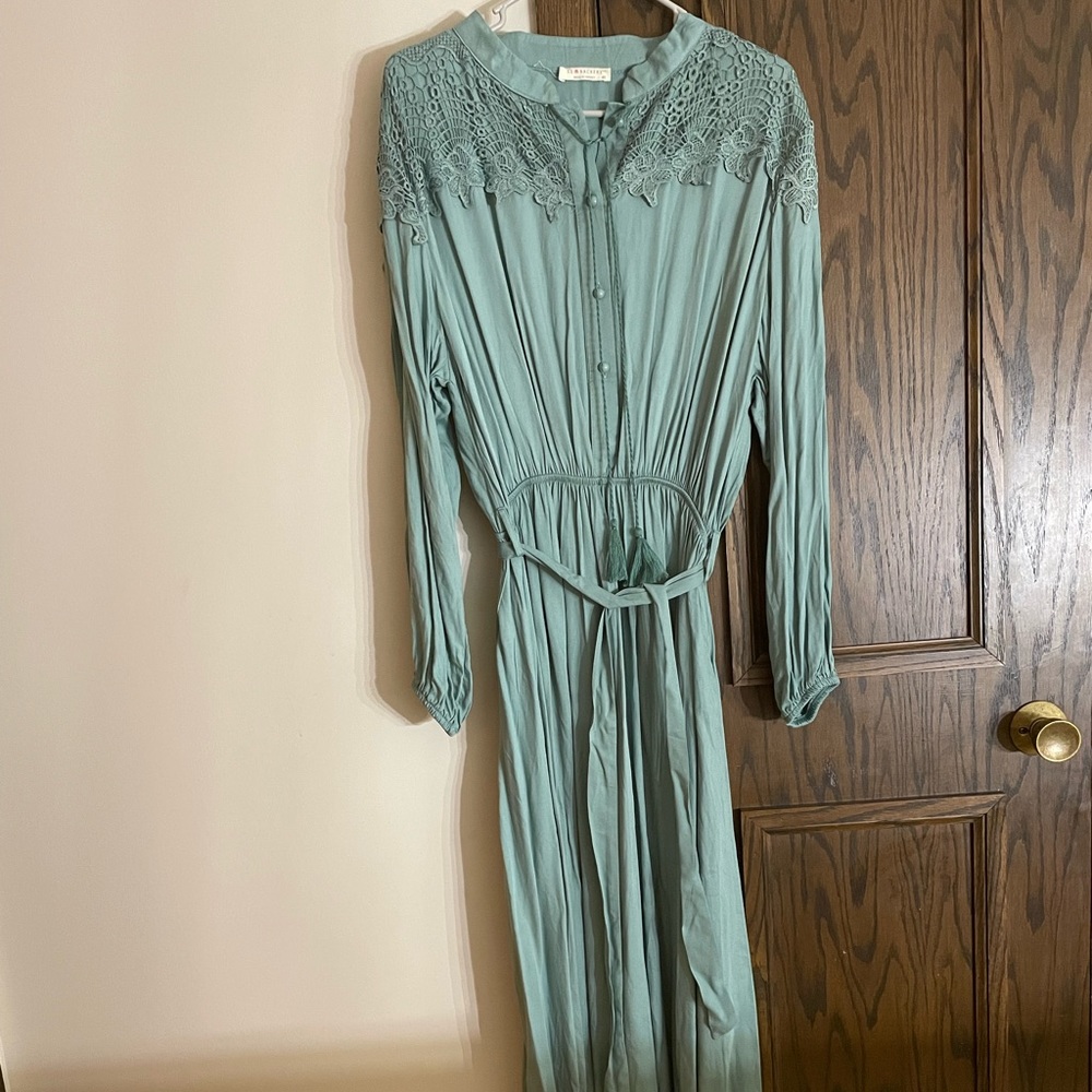 De Backers- green dress